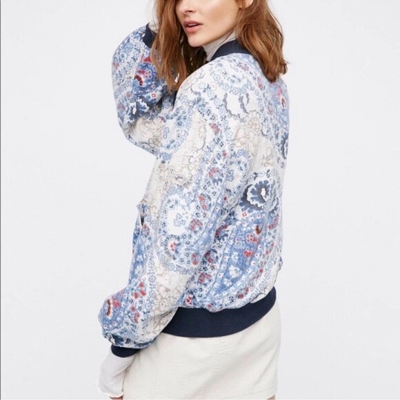 FREE PEOPLE FLORAL PAISLEY BOMBER STYLE JACKET!! Adorable! M - Picture 5 of 7